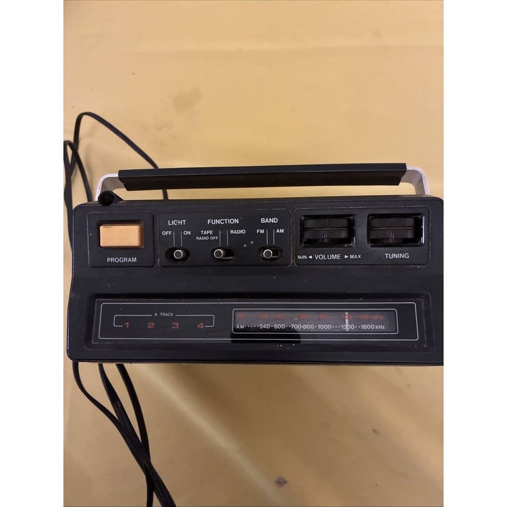 Vtg TG & Y am/fm 8 track radio model E-4634